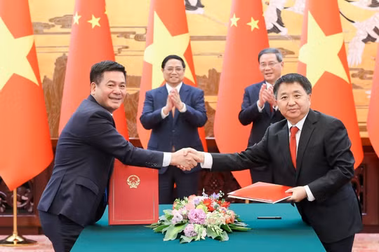 Bộ trưởng Bộ Công Thương tháp tùng Đoàn Thủ tướng Chính phủ Phạm Minh Chính thăm chính thức Trung Quốc