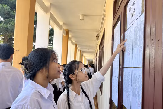 Gia Lai: Hai thí sinh phải nhập viện mổ ruột thừa trong ngày thi đầu tiên