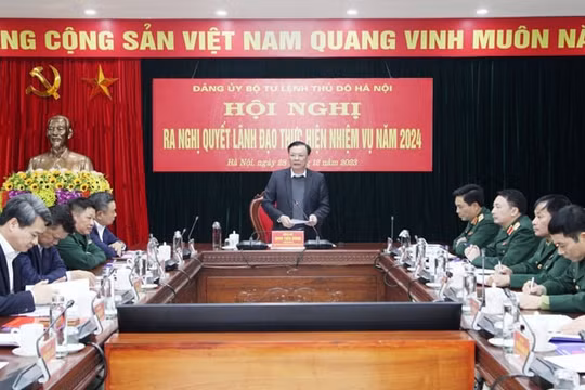 Xây dựng lực lượng vũ trang Thủ đô vững mạnh toàn diện