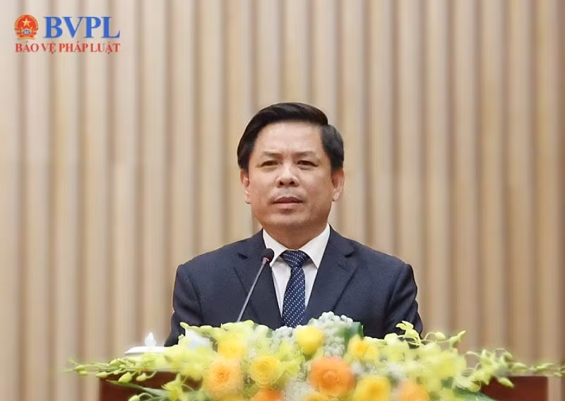 trao huy hieu 40 nam tuoi dang tang vien truong le minh tri hinh 2