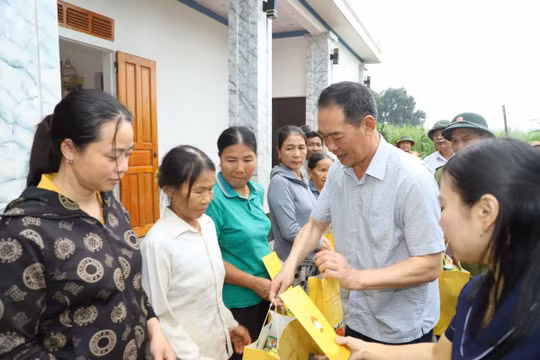 Thanh Hóa: Thăm hỏi, động viên các gia đình bị ảnh hưởng do bão số 4