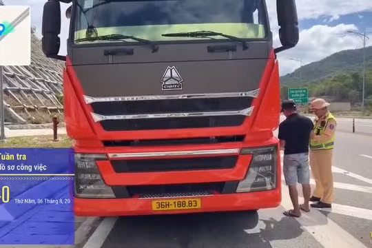 100 xe bị thủng lốp vì vật liệu sắc nhọn rơi vãi trên 337 km cao tốc