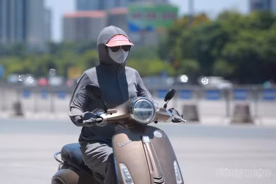Uống đủ từ 1,5-2 lít nước mỗi ngày để tránh đột quỵ ngày nắng gắt