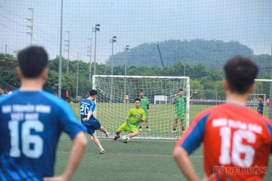 Những khoảnh khắc đẹp trong ngày khai mạc Giải bóng đá Cúp Nhà báo và Công luận lần thứ V