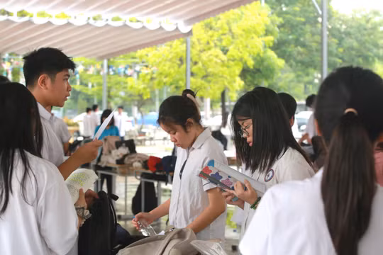 Đọc lại từng trang văn trước giờ G, học sinh Hà Nội tự tin bước vào cuộc đua lớp 10
