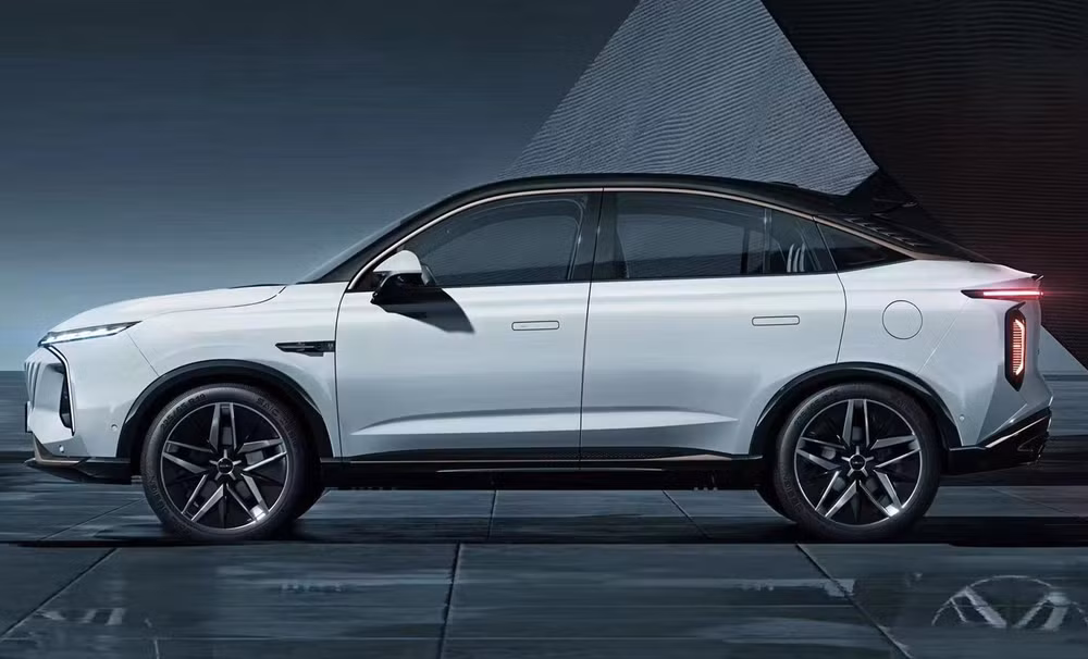 kham pha mau xe suv co thiet ke duoc lay cam hung tu ca voi hinh 2