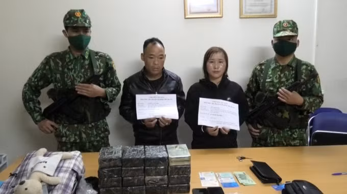 bat giu cap doi van chuyen so ma tuy khung tu dien bien ve lao cai hinh 1