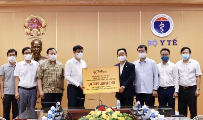 tt group duoc tang thuong huan chuong lao dong vi thanh tich chong dich covid 19 hinh 2