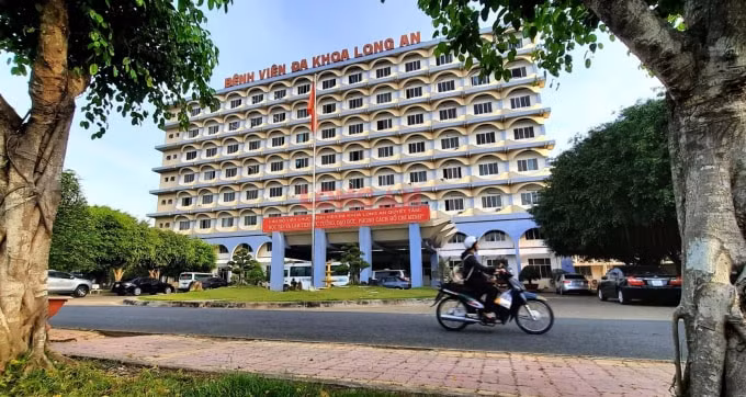 dua thi the pho chu tich tp hcm le hoa binh ve nha tang le bo quoc phong hinh 1