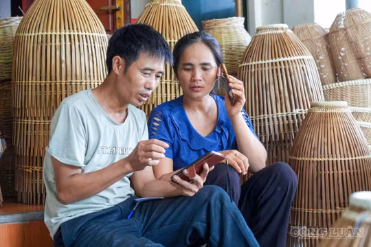 Khi nông dân đưa nơm tre lên “chợ số”