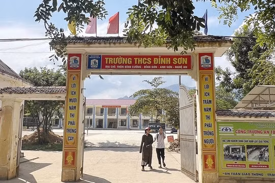 Nghệ An: Khởi tố 1 hiệu trưởng do liên quan cá độ bóng đá