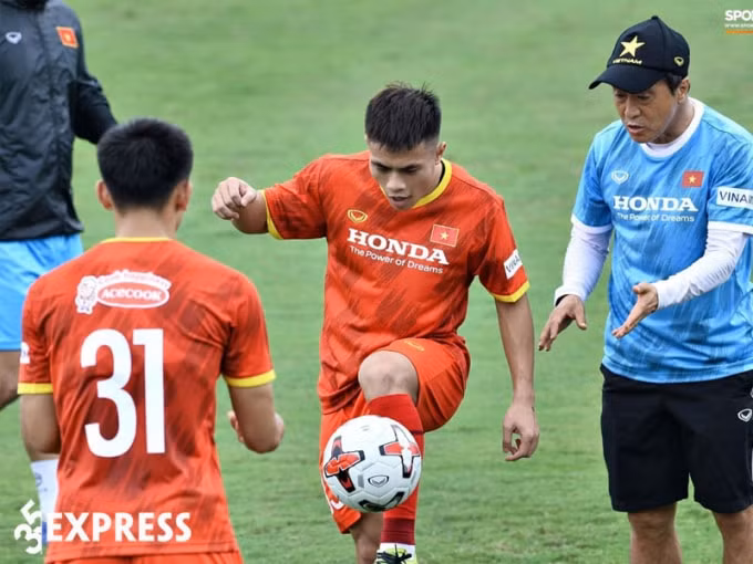 ly cong hoang anh sap sang singapore cung dt viet nam du aff cup 2020 hinh 1