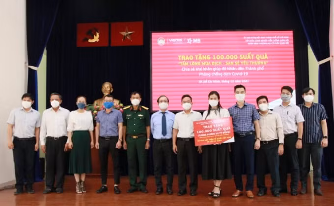 mb cung viettel tang 100000 suat qua toi nguoi dan tphcm hinh 2