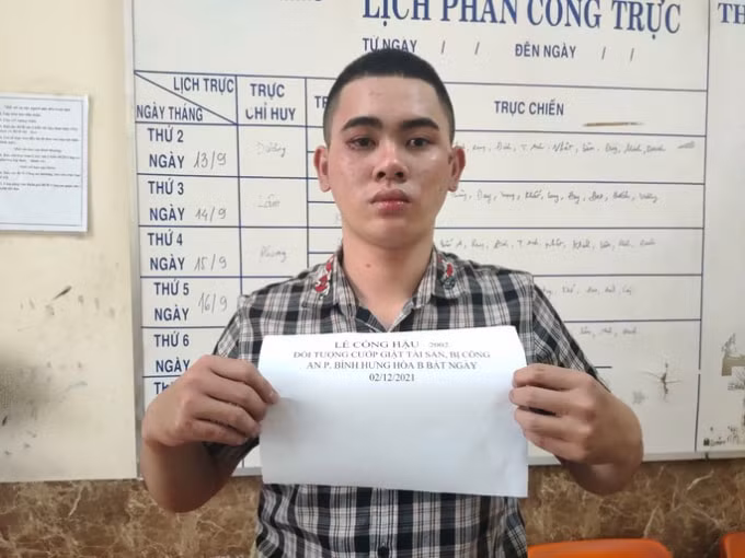 khong che ten cuop tao ton dung dao chong tra nguoi dan truy bat hinh 1