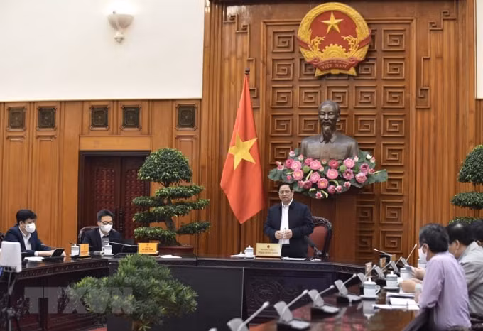 thu tuong chu tri cuoc hop ban giai phap ve san xuat vaccine va thuoc dieu tri covid 19 hinh 1