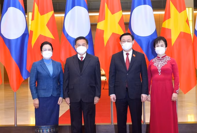 chu tich quoc hoi vuong dinh hue don chu tich quoc hoi lao va doan cong tac tham chinh thuc viet nam hinh 2