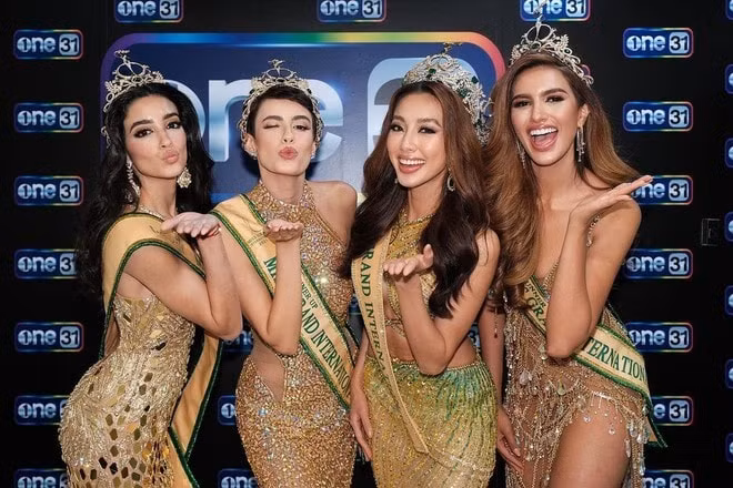 a hau 4 jeane van dam len tieng ve viec ve nuoc ngay sau dem chung ket hinh 1