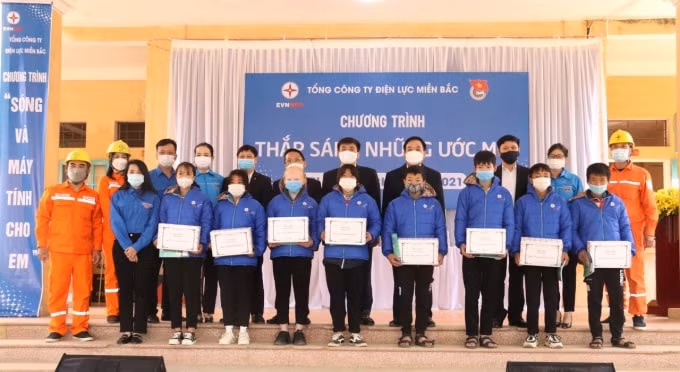 tri an khach hang evnnpc thap sang uoc mo cho hoc sinh ngheo vung cao hinh 3