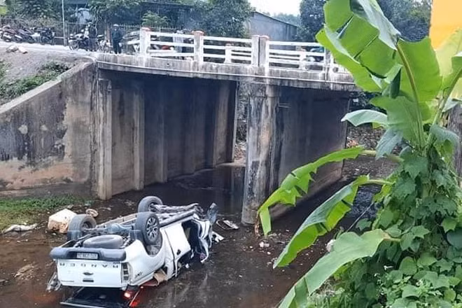xe ban tai lao khoi cau 2 nguoi tu vong hinh 1