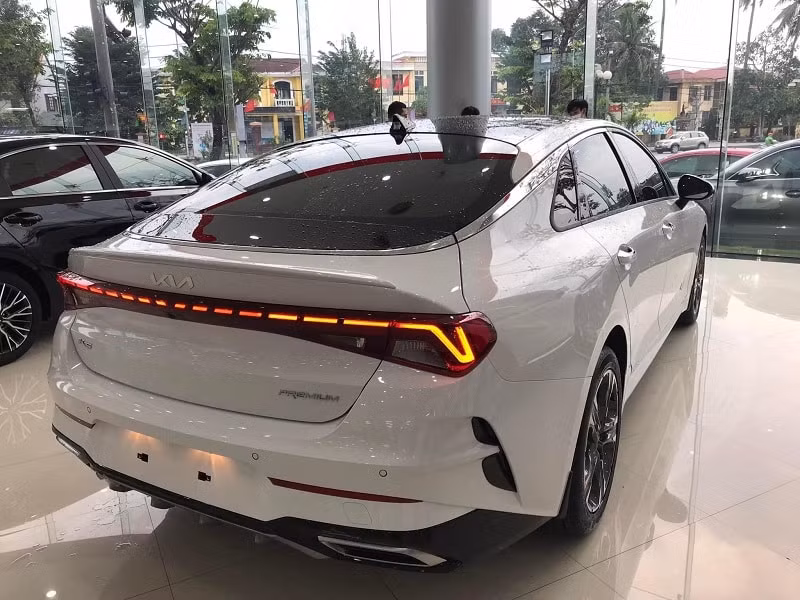 kia k5 gt line 2022 vua co mat tai dai ly voi muc gia 1029 ty dong hinh 3