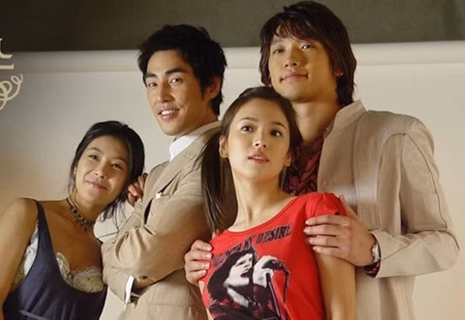 loat vai dien lam nen ten tuoi cua song hye kyo hinh 5
