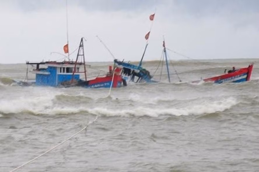 nghe an chim tau danh ca 5 ngu dan mat tich ngoai khoi hinh 1