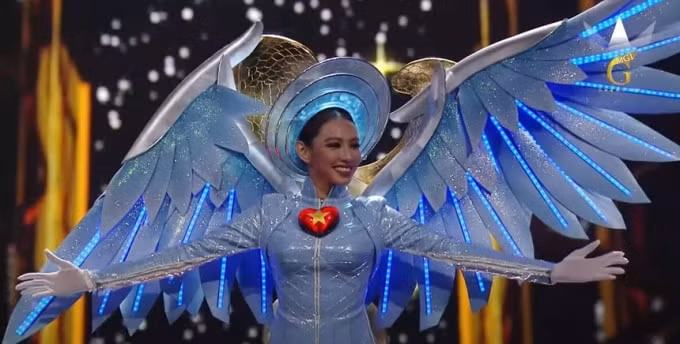 su co cua thuy tien trong phan thi trang phuc dan toc tai miss grand 2021 hinh 2