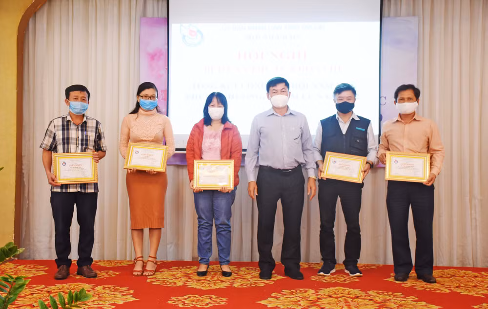 bao chi dong hanh cung chinh quyen va nhan dan tinh gia lai phong chong dich covid 19 hinh 1