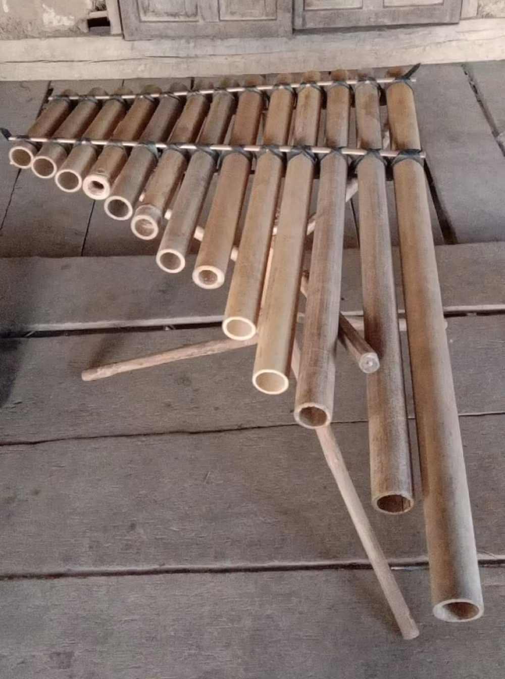 Đàn Đinh Pút được nghệ nhân trẻ A Huynh chế tác 