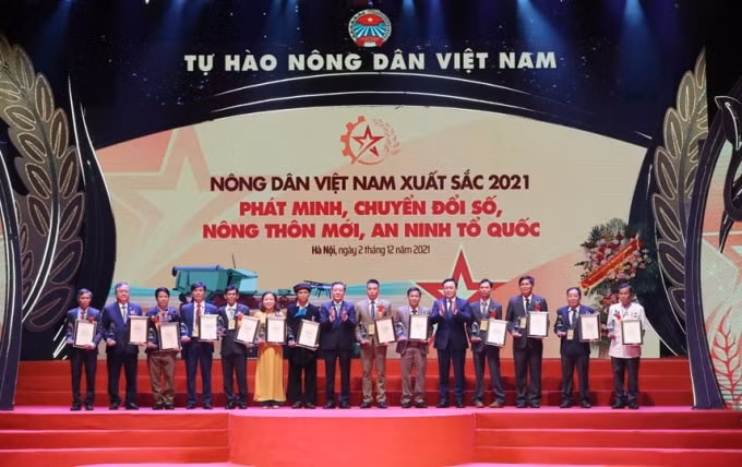 ngu dan bam bien nong dan bam bien gioi vua phat trien kinh te vua tham gia bao ve chu quyen hinh 4