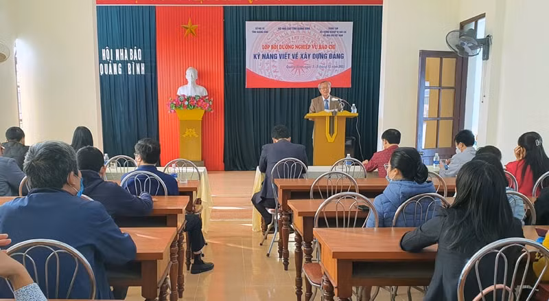 nang cao ky nang san xuat tin bai tuyen truyen ve cong tac xay dung dang hinh 1
