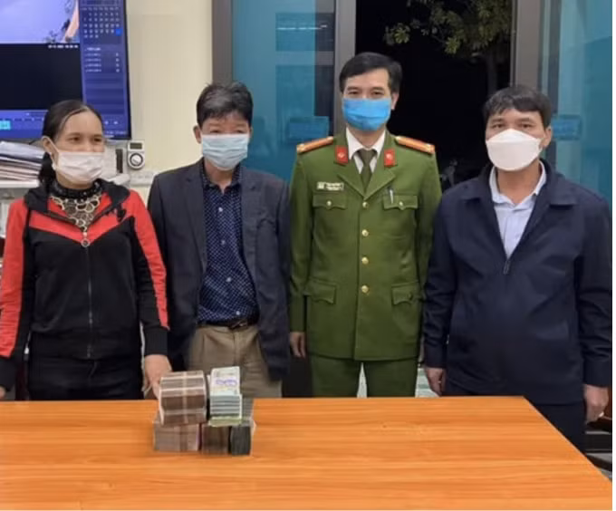 mot phu nu nhat ve chai tra lai gan 1 ty dong cho nguoi bi mat hinh 2