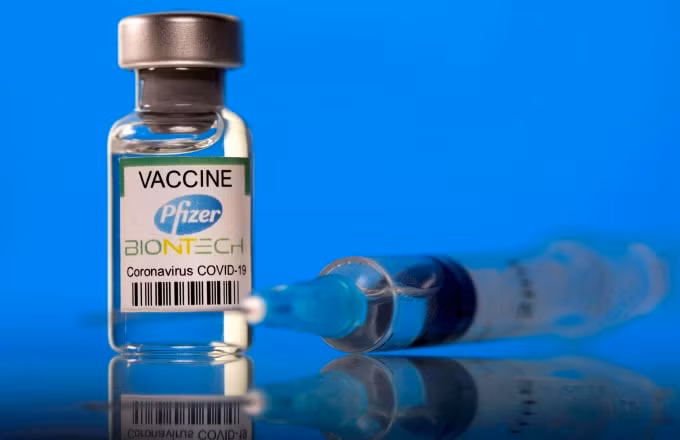 vac xin pfizer co the vo hieu hoa bien the omicron bang mui tiem thu 3 hinh 1
