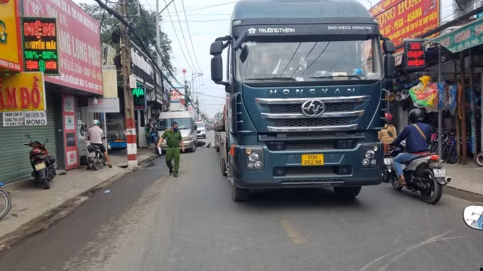 tai nan lien hoan nguoi dan ong tu vong tai cho hinh 1
