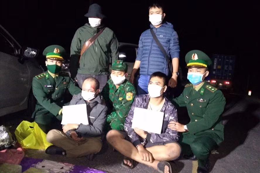 quang tri bat 3 doi tuong van chuyen 11kg ma tuy tong hop hinh 1