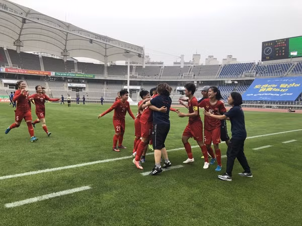 Các cầu thủ nữ U19 đã có trận đấu quả cảm trước đại diện nước chủ nhà. Ảnh: VFF