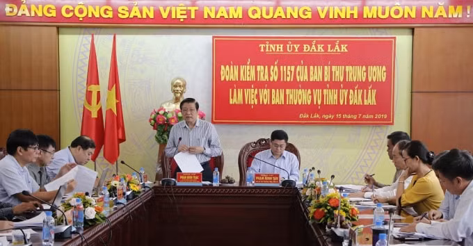 Đồng chí Phan Đình Trạc, Bí thư Trung ương Đảng, Trưởng Ban Nội chính Trung ương, Trưởng đoàn kiểm tra phát biểu tại buổi làm việc. Ảnh: BNC