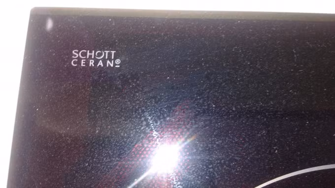 Mặt kính Schott Ceran thương hiệu của Đức nhưng lại nhập khẩu từ Trung Quốc