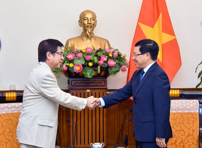 Phó Thủ tướng Phạm Bình Minh và Trợ lý Chánh Văn phòng Nội các, Phó Trưởng Ban Thư ký Hội đồng an ninh quốc gia Nhật Bản Kanehara Nobukatsu - Ảnh: VGP