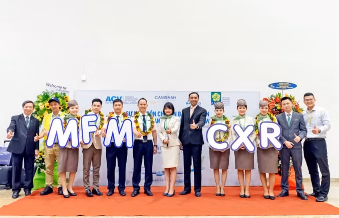 Lễ đón chuyến bay quốc tế đầu tiên từ Trung Quốc đã diễn ra thành công rực rỡ.