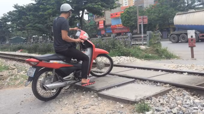 Những đường ngang dân sinh tự phát tiềm ẩn nguy cơ cao xảy ra tai nạn giao thông
