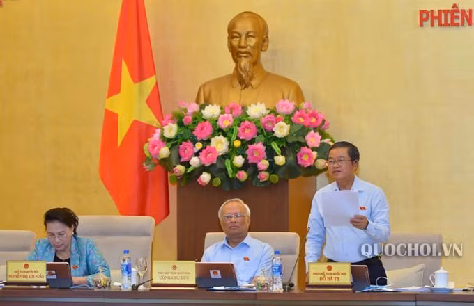 Phó Chủ tịch Quốc hội Đỗ Bá Tỵ kết luận nội dung thảo luận.
