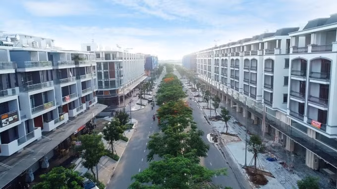 Dãy nhà phố Thương mại đẳng cấp và đẹp bậc nhất khu vực Đông Bắc TP. HCM tại Khu đô thị Vạn Phúc.