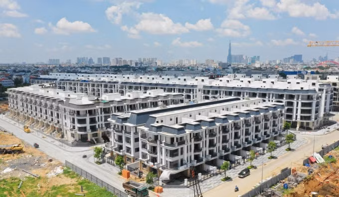 Các công trình nhà ở và tiện ích tại Khu đô thị Vạn Phúc đang được đầu tư liên tục và mở rộng. Ảnh: ĐP