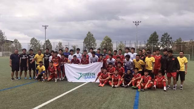 ĐT U15 Việt Nam chụp ảnh lưu niệm tại Osaka. Ảnh: VFF