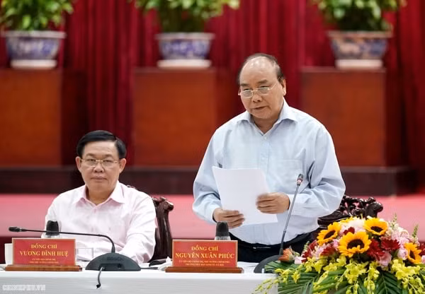 Thủ tướng Nguyễn Xuân Phúc phát biểu kết luận buổi làm việc. Ảnh: VGP