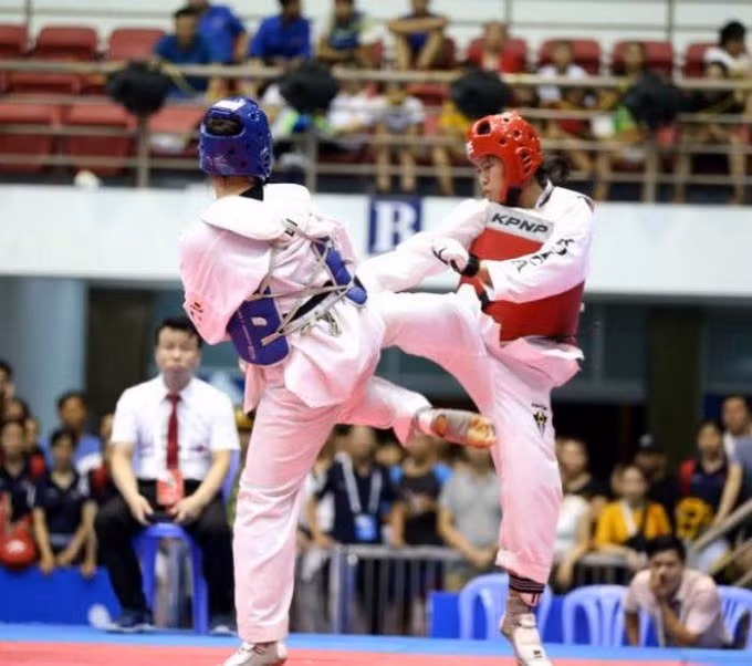 Các trận đấu đối kháng của giải Taekwondo các lứa tuổi trẻ Toàn quốc 2019 đã diễn ra rất kịch tính và hấp dẫn. Ảnh: TCTT