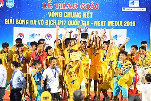 U17 Thanh Hóa trong niềm vui chiến thắng.