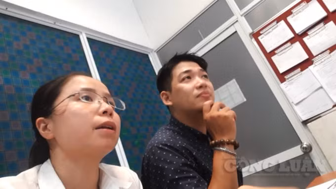 Ông Vũ Minh Tiến, Giám đốc(bên phải) và bà Nguyễn Hoàng Trang (bên trái) phụ trách hành chính nhân sự của Công ty CP Dưỡng Dược Bảo Sinh.