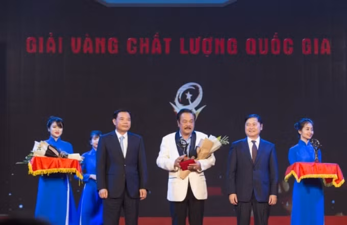 Tiến sĩ Trần Quí Thanh - Tổng Giám đốc Tập đoàn Tập Hiệp Phát nhận Giải vàng Chất lượng Quốc gia 2018.